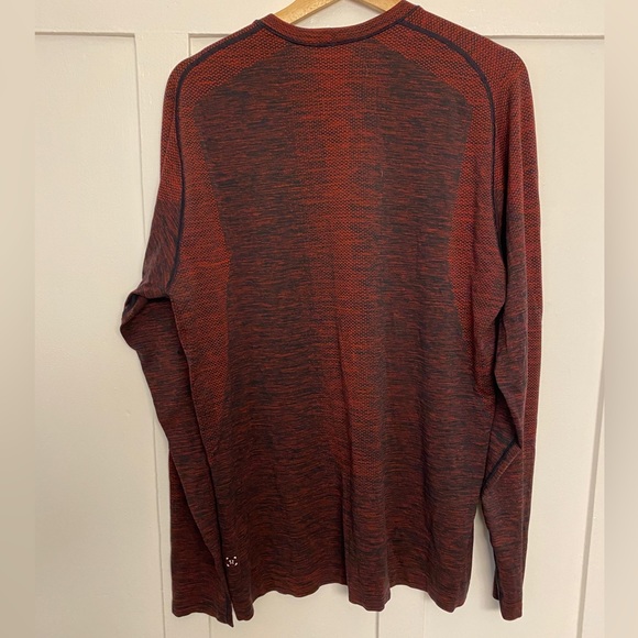 Mens Lululemon long sleeve shirt - Picture 4 of 10